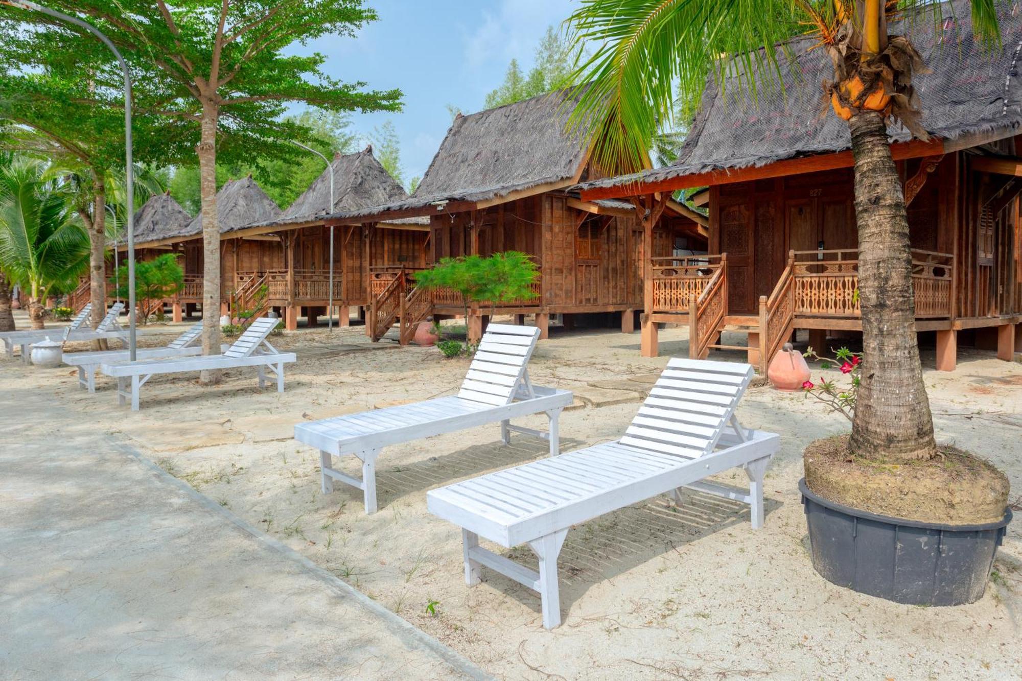 Bintan Exotica Resort By Waringin Hospitality Berakit Екстер'єр фото